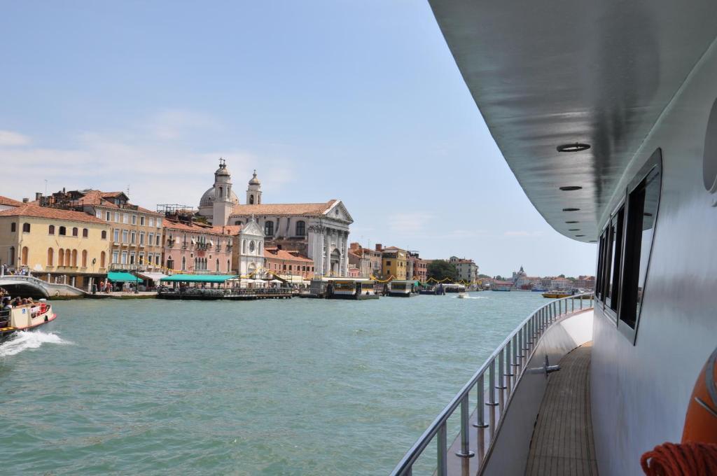 Yacht Sarah Venezia Hotel La Giudecca Bagian luar foto